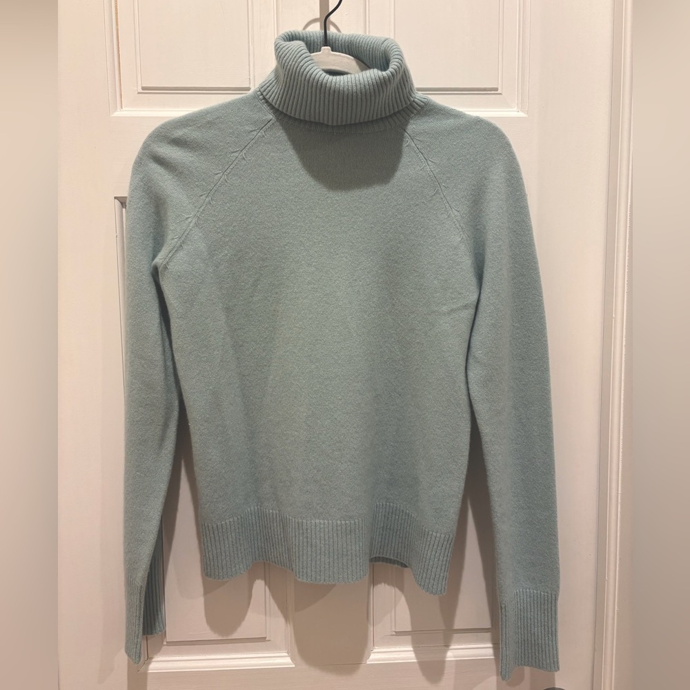 100% Cashmere Vintage Ann Taylor turtleneck, size M
